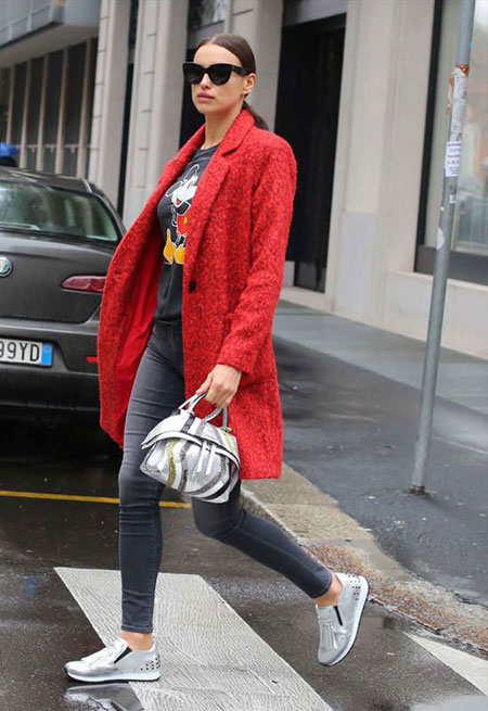 Irina Shayk Wearing Tods Wave Handbag
