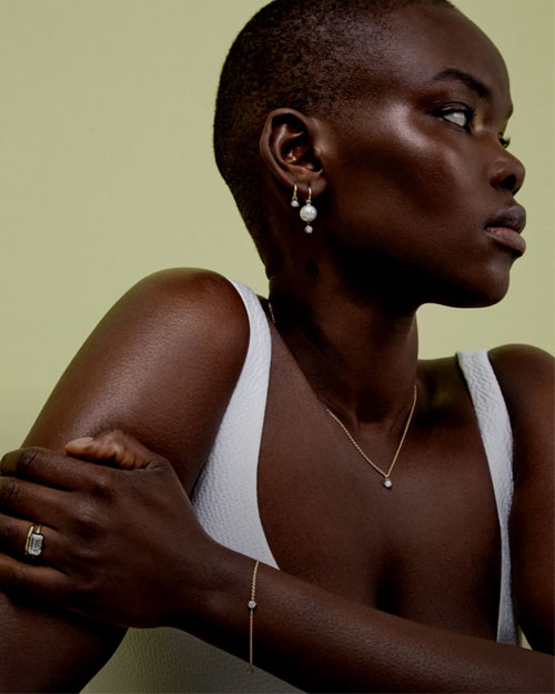 These 9 Fine Jewelry Pieces Are Made for Minimalist Wardrobes